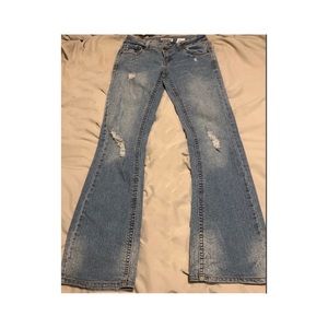 Distressed preowned in fantastic condition low rise flare Paris Blues jeans Jr 3